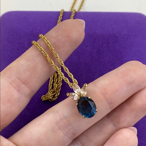 💛 Vintage Gold Plated Faux Blue & White Sapphire Necklace - Picture 2 of 7